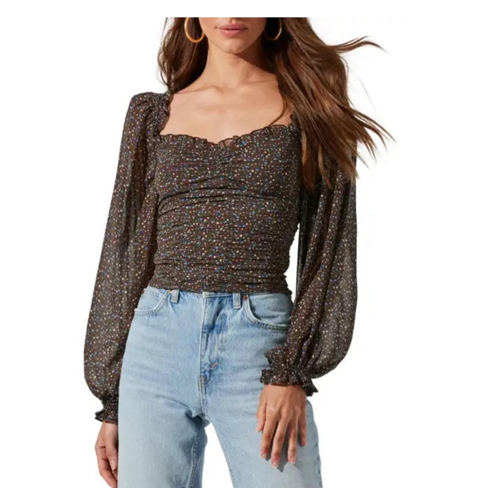 Astr the label floral ruched sweetheart neck top